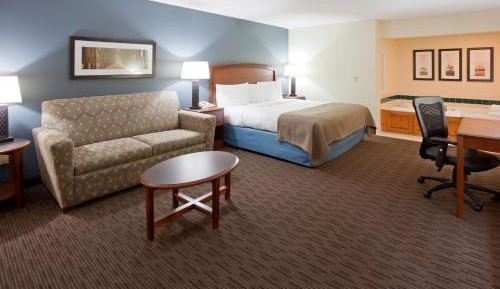 Superior Studio King Suite - Non-Smoking