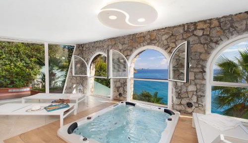 Villa - Beach Front