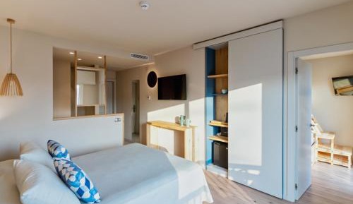 Deluxe Family Room