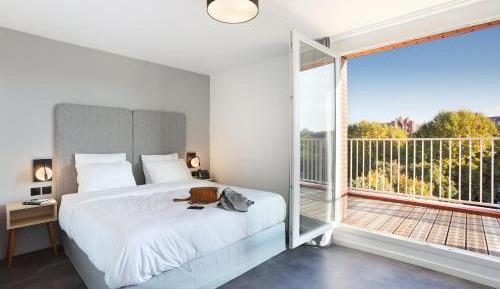 Studio with Balcony