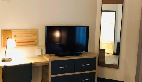 One-Bedroom King Suite