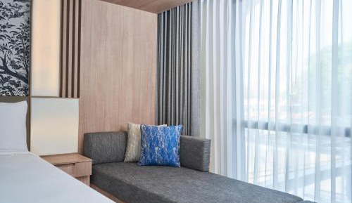 Superior King Room with Sofa Bed and City View