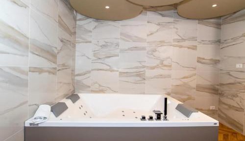 King Suite with Spa Bath