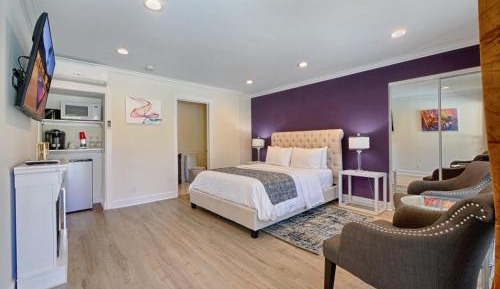 Queen Room with Pool View