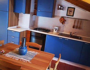 Apartment with Mountain View