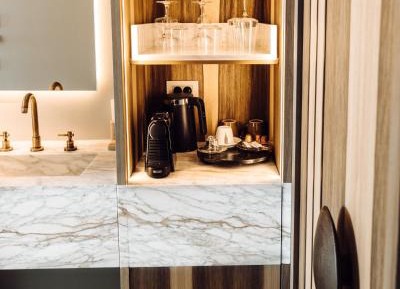 Sea View Suite with outdoor hot tub & day bed 