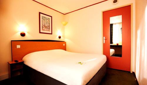 Double Room with 1 Single Bed