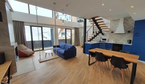 Apartment with Mountain View
