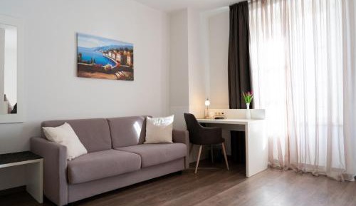 Quadruple Room with Private Bathroom