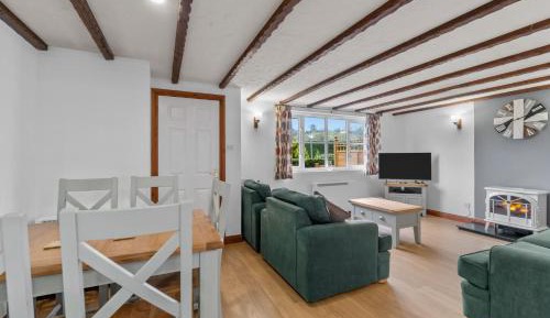 2 Bedroom Elm Cottage