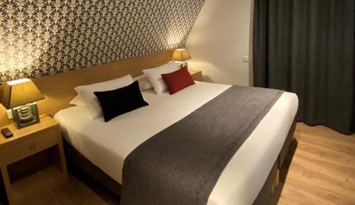 Triple Room (1 Double Bed + 1 Single Bed)