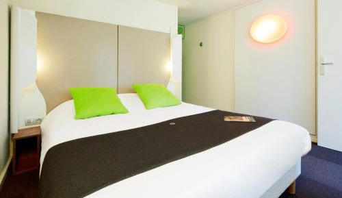 2 Double Beds One Single Bed - Room Next Generation
