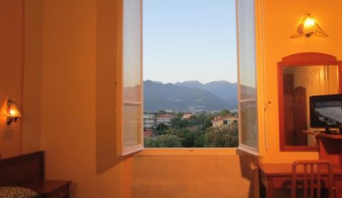 Double Room with Mountain View