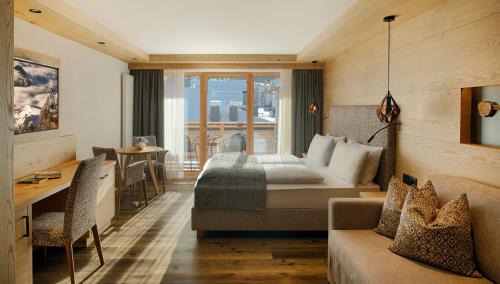 Deluxe Double or Twin Room with Balcony