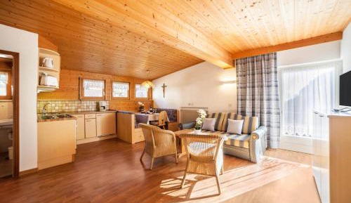 Superior One-Bedroom Apartment with Balcony