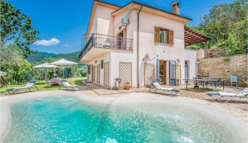 Three-Bedroom Holiday Home 