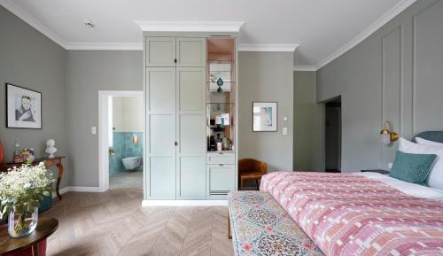 Large Room with Balcony