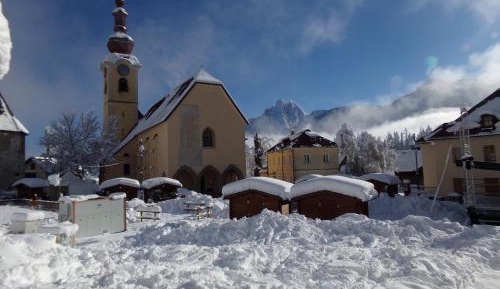 Double or Twin Room with Mountain View and Shared Bathroom 