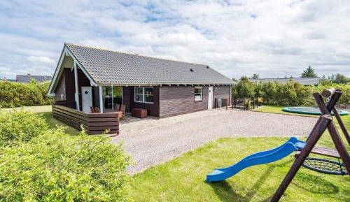 Three-Bedroom Holiday Home 