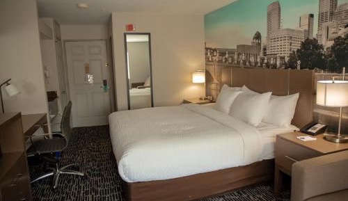 King Suite with Hot Tub and Sofa Bed - Non-Smoking