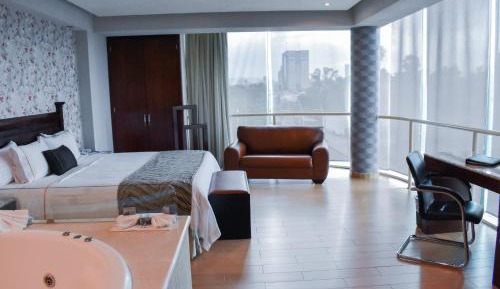 Deluxe Suite with Spa Bath