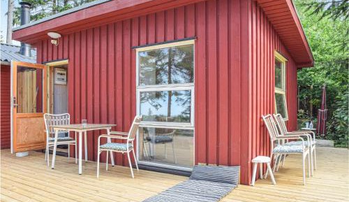 One-Bedroom Holiday Home