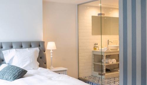 King Suite with Bath