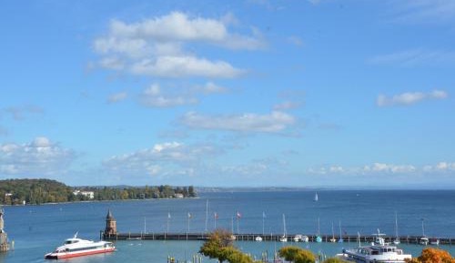 Family Room with Balcony - air conditioning