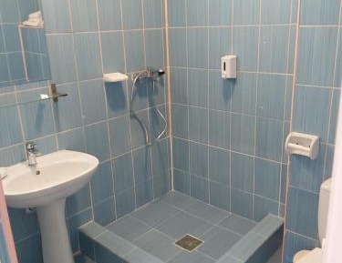 Deluxe Double Room (2 Adults + 1 Child)