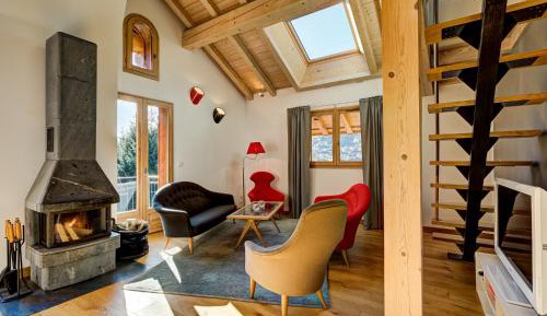 Apartment with Mountain View