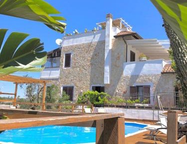 Two-Bedroom Apartment with private Terrace and Sea View