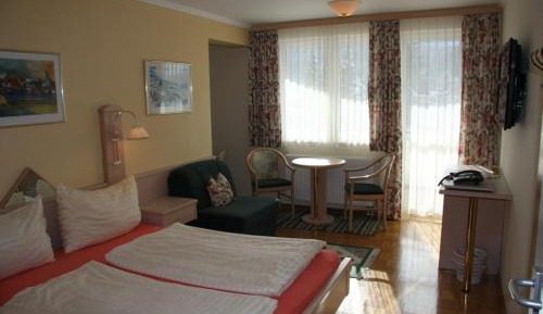 Studio with Balcony and Kitchen