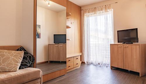 Family Room (2 Adults + 2 Children)