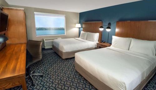 Standard Queen Room with River View