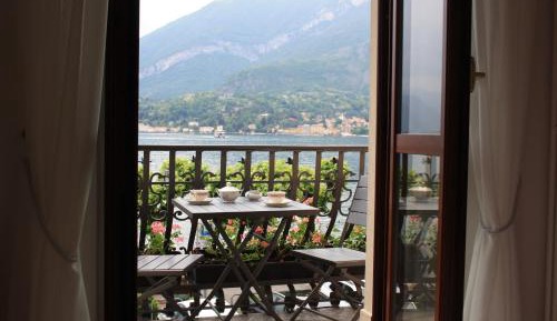Apartment with Lake View