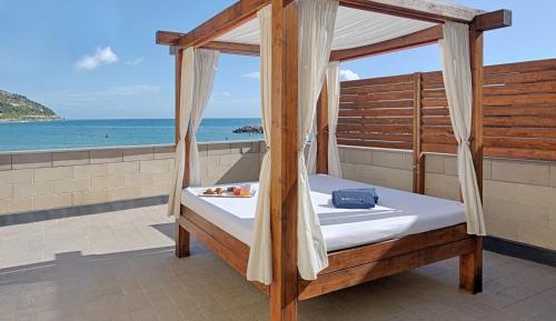 Corner  Deluxe Double Room with Canopy with Sea View