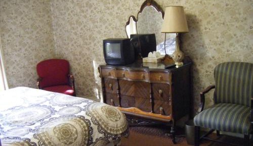 King or Twin Room with Shared Bathroom