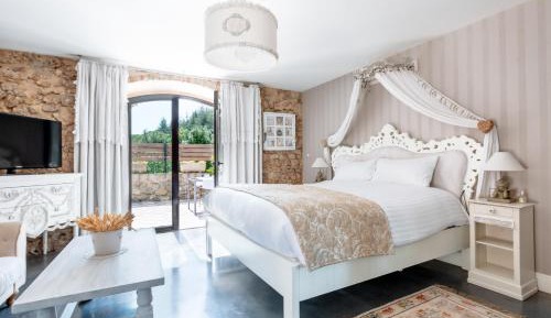 Junior Suite with Bath & Shower