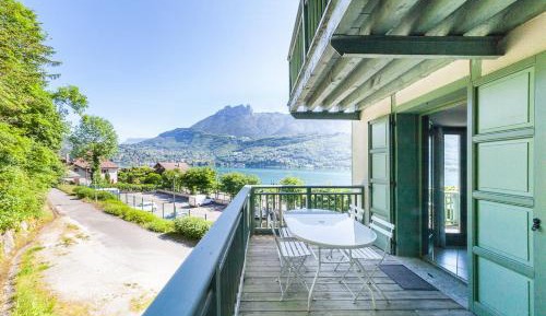 Apartment with Lake View