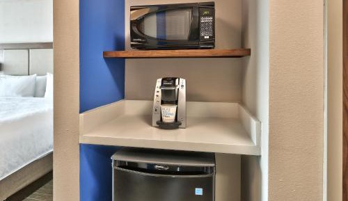 King Suite - Non-Smoking