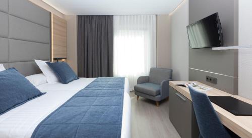 Deluxe Double Room with King Bed