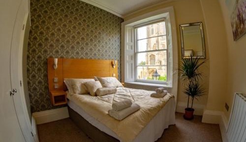 Deluxe One-Bedroom Apartment with City View