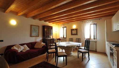Three-Bedroom Apartment -Split Level 