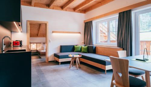 One-Bedroom Deluxe Apartment with Mountain View
