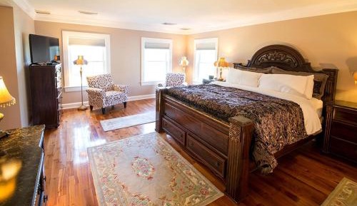 Deluxe King Room