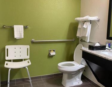 Queen Room - Accessible/Non-Smoking
