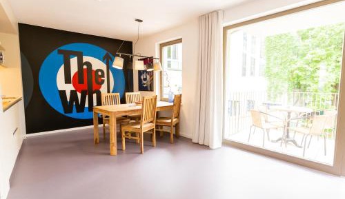 One-Bedroom Apartment with Balcony