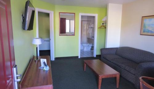 King Suite with Spa Bath - Non-Smoking