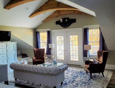 Deluxe King Room (First Mate's)