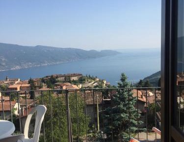 Apartment with Lake View